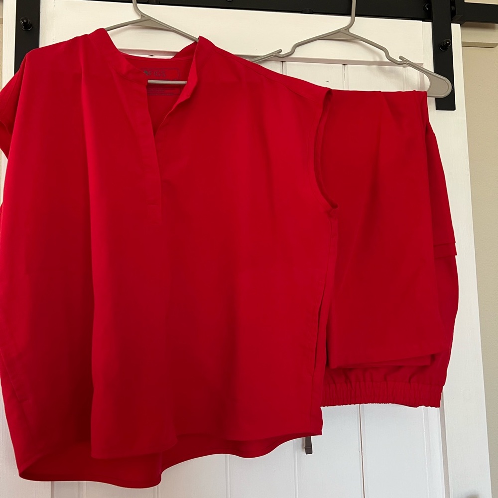 Figs scrub set red. Oversized top xxl. Pants xxl